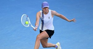 Idealny pierwszy set i walka w drugim. Iga Świątek z awansem w Australian Open