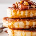 Idealny przepis na pyszne śniadanie. Naleśniki po amerykańsku podawaj z ulubionymi dodatkami