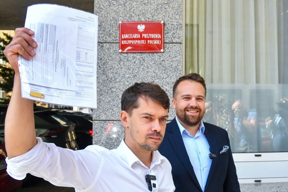 ider Agrounii Michał Kołodziejczak i prezydent miasta Starachowice Marek Materek na konferencji prasowej Agrounii TAK /Radek Pietruszka /PAP