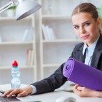 Idziesz na trening zaraz po pracy? Kardiolog ostrzega przed "syndromem aktywnego lenia"