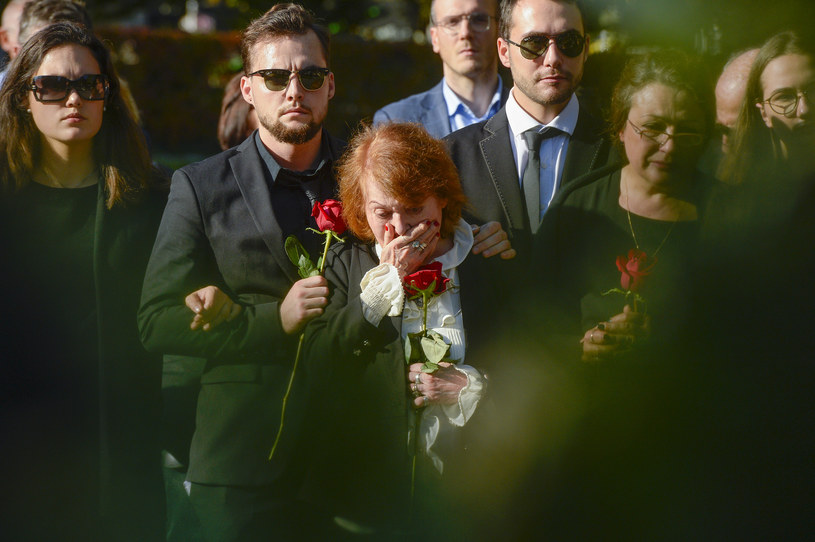 Iga Cembrzyńska na pogrzebie swojego męża Andrzeja Kondratiuka /AKPA