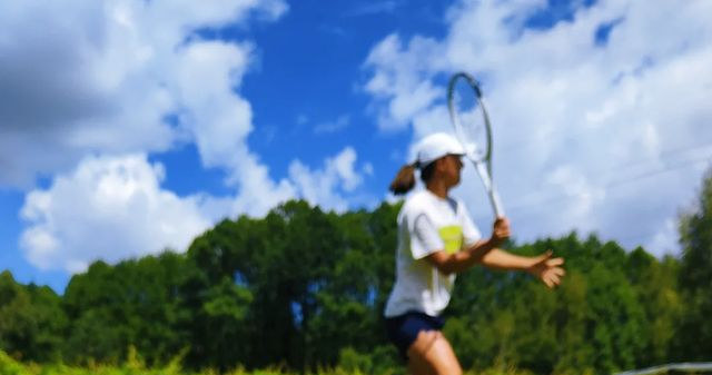 Iga Świątek ćwiczy na trawie przed Wimbledonem /@iga.swiatek /Instagram