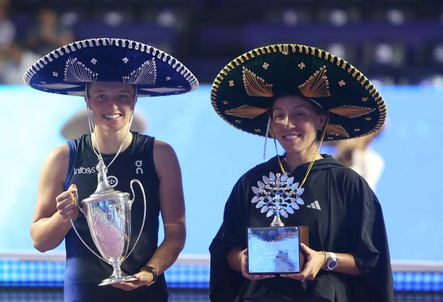 Iga Świątek i Jessica Pegula po finale turnieju WTA Finals /Alonso Cupul  /PAP/EPA