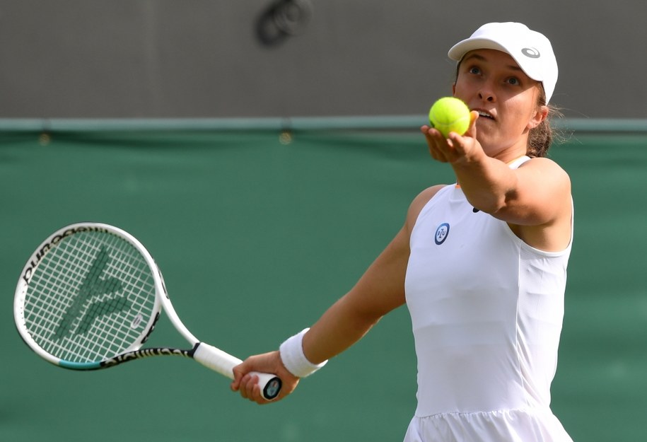 Iga Świątek podczas Wimbledonu /FACUNDO ARRIZABALAGA /PAP/EPA