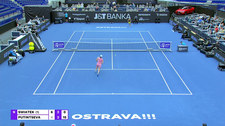 Iga Świątek pokonała Julię Putincewą w 1/8 finału turnieju WTA w Ostrawie. WIDEO