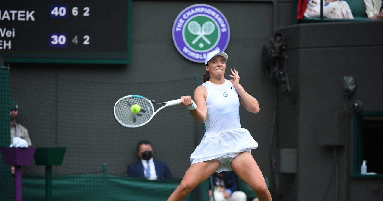 Iga Świątek stanie przed swoją pierwszą szansą wygrania Wimbledonu zaraz po French Open /Corinne Dubreuil/ABACAPRESS.COM /Newspix