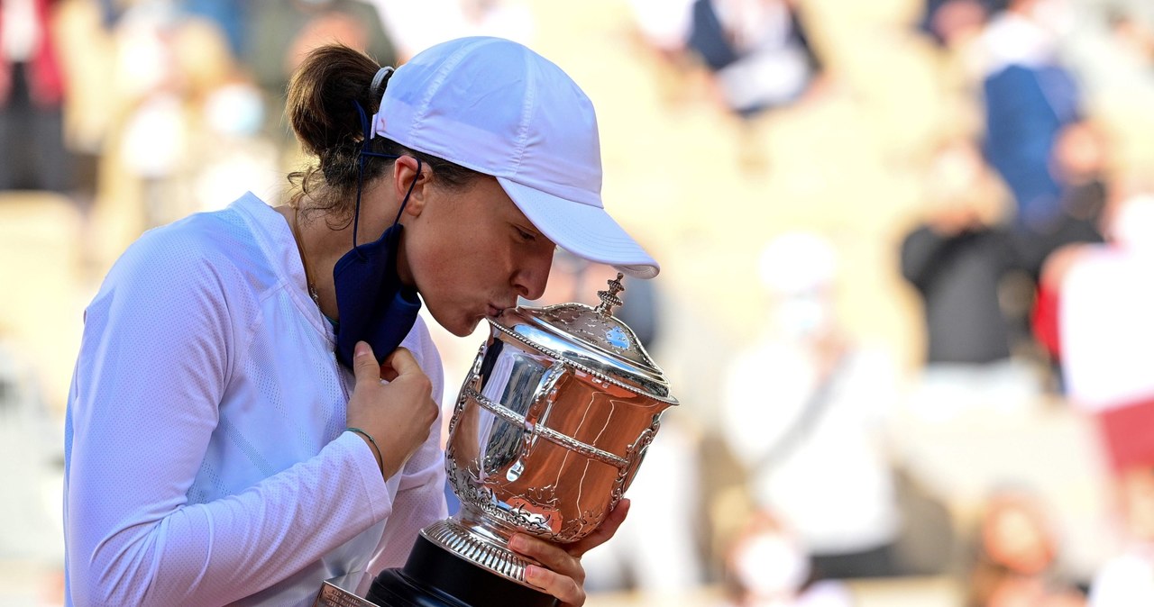 Iga Świątek w 2020 po wygraniu pierwszego turnieju wielkoszlemowego French Open. /AFP