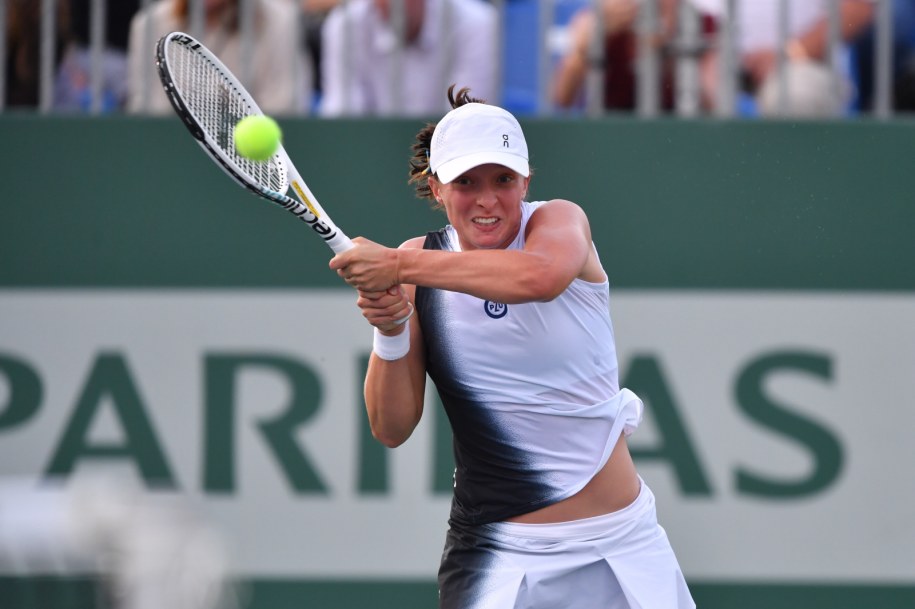 Iga Świątek w meczu półfinałowym z Belgijką Yaniną Wickmayer /Piotr Nowak /PAP