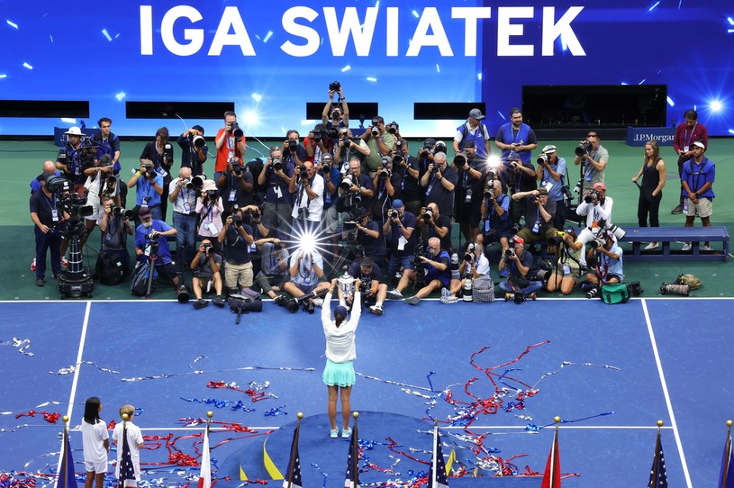 Iga Świątek z pucharem za wygranie US Open /Mike Stobe /AFP