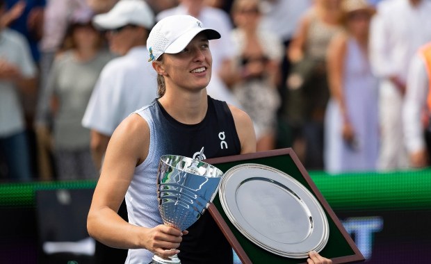 Iga Świątek zwiększyła przewagę nad Aryną Sabalenką