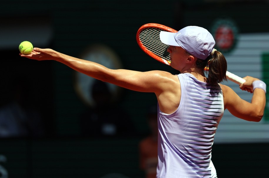 Iga Świątek zwycięża w meczu pierwszej rundy tegorocznego French Open /EPA/MOHAMMED BADRA /PAP