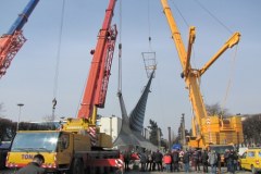 Iglica znów stoi przed wrocławską Halą Stulecia