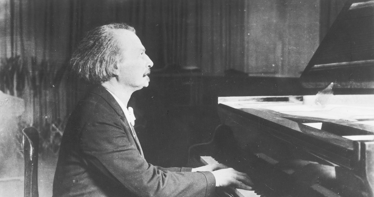 Ignacy Jan Paderewski - kompozytor, pianista. Fotografia sytuacyjna z 1925 roku /Z archiwum Narodowego Archiwum Cyfrowego