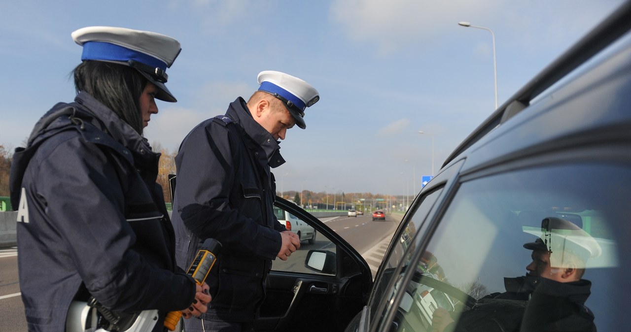 Ignorowanie sądowego zakazu jazdy teraz się źle skończy /Łukasz Solski /East News