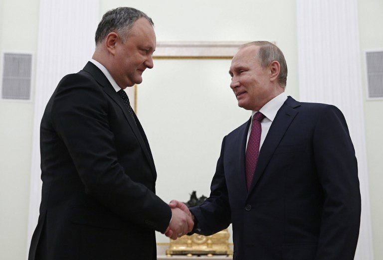Igor Dodon i Władimir Putin /AFP