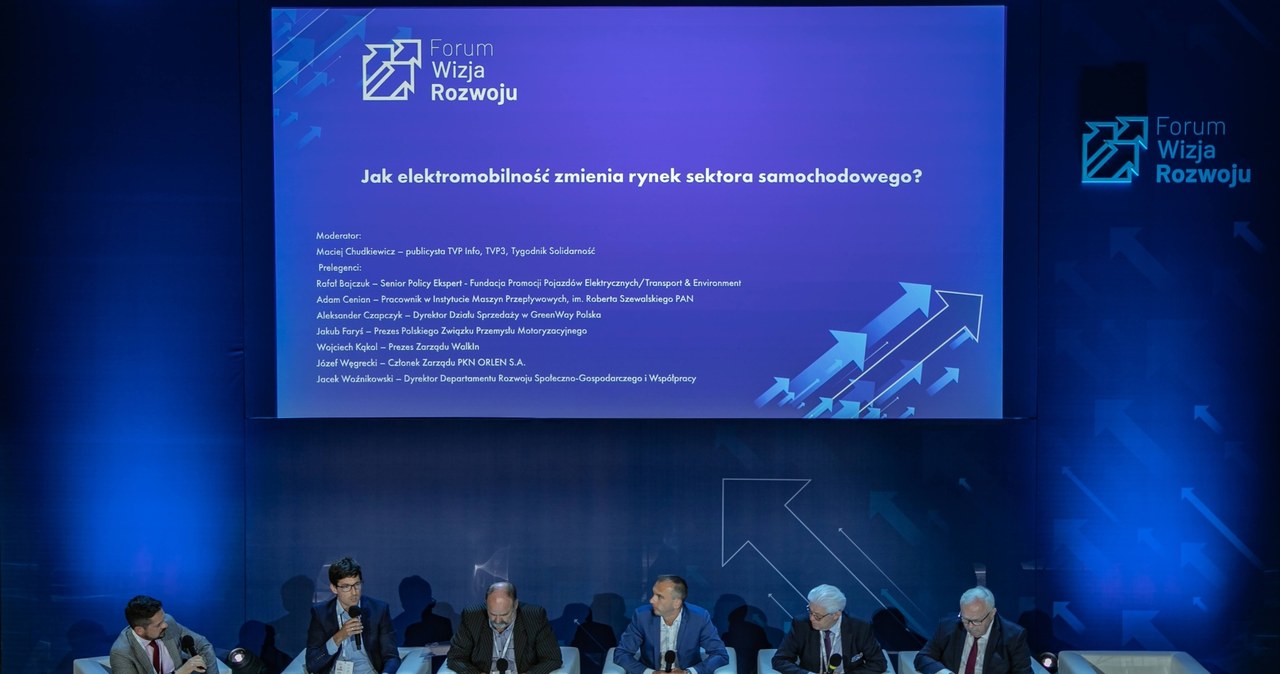 III Forum Wizja Rozwoju, debata: " Jak elektromobilność zmienia rynek sektora samochodowego? /Ireneusz Rek /INTERIA.PL