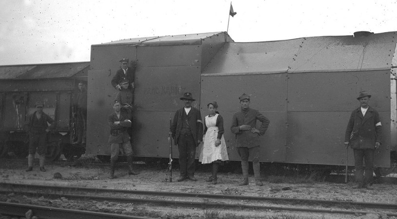 III powstanie śląskie - powstańcy z pociągu pancernego Kabicz, 1921 /Muzeum Śląskie /East News
