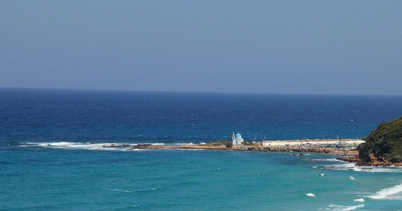 Ikaria to grecka wyspa z duszą. Nie znajdziesz tam wielkich wakacyjnych kurortów, ale za to zaznasz autentycznej atmosfery /ProCip/robertharding/East News /East News