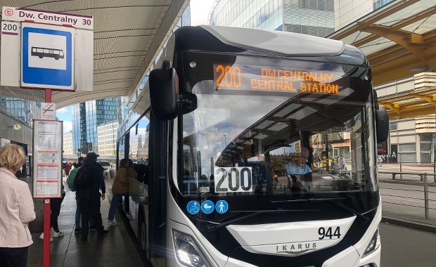 Ikarusy wróciły na warszawskie ulice. Na razie w ramach testów