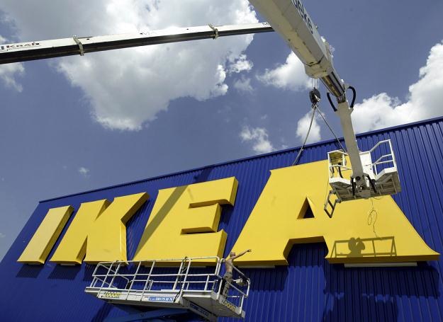 IKEA nie będzie się wkrótce kojarzyć wyłącznie z salonami meblowymi /AFP