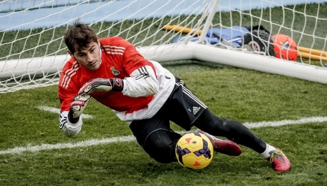 Iker Casillas /PAP/EPA/EMILIO NARANJO /PAP/EPA