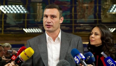 Ikona boksu głosuje w wyborach parlamentarnych na Ukrainie 