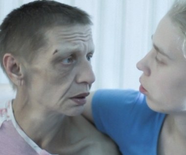 "Ikona" to opowieść o wykluczonych, pacjentach zamkniętych za murami syberyjskiego szpitala psychiatrycznego. Film dokumentalny w reżyserii Wojciecha Kasperskiego, twórcy dokumentów "Otchłań" i "Nasiona", realizowanych w Rosji oraz fabularnego debiutu "Na granicy".