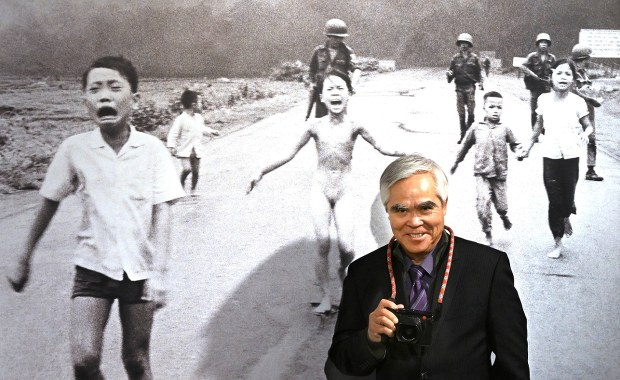 Ikoniczne zdjęcie pod lupą World Press Photo. Podważono jedno