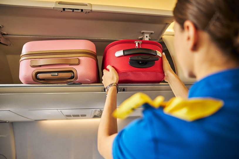 Ile bagażu podręcznego można zabrać na pokład? Bagaż podręczny w Air France może mieć maksymalnie 55x35x25 cm. /123RF/PICSEL