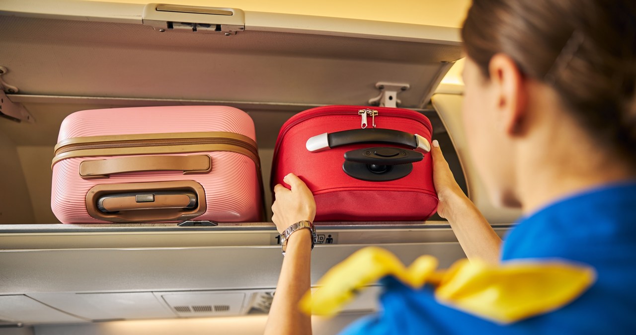 Ile bagażu podręcznego można zabrać na pokład? Bagaż podręczny w Air France może mieć maksymalnie 55x35x25 cm. /123RF/PICSEL