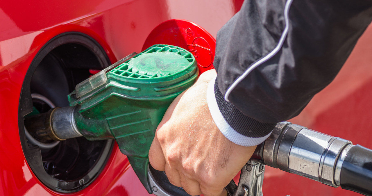 Ile będziemy płacić za litr benzyny i diesla? /123RF/PICSEL