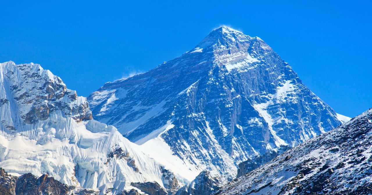 Ile cm rośnie Mount Everest? /Deposit/East News /East News