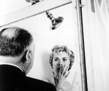 Ile czasu można kręcić trwającą 45 sekund scenę zabójstwa pod prysznicem? Odpowiedź: siedem dni zdjęciowych i aż 70 ustawień kamery. Tyle potrzebował Alfred Hitchcock, aby uzyskać odpowiedni efekt.

(PAP)