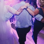 Ile dać do koperty na wesele? Polacy wskazują aktualne stawki