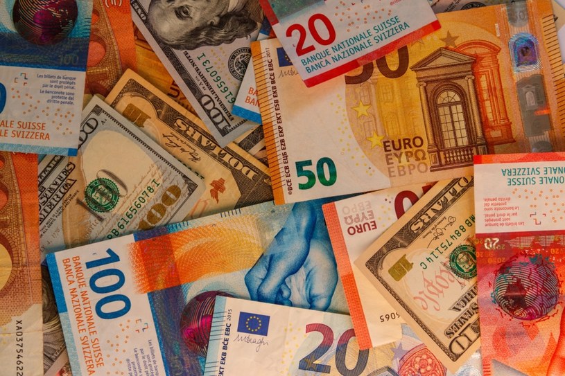 Ile kosztują euro, dolar, frank? /123RF/PICSEL