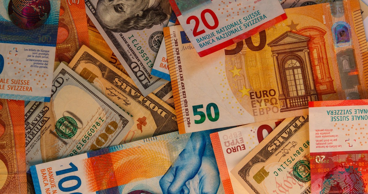 Ile kosztują euro, dolar, frank? /123RF/PICSEL
