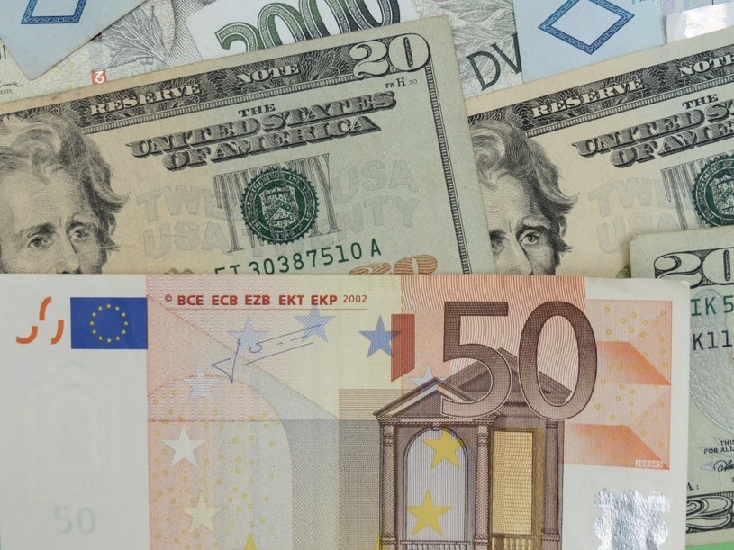 Ile kosztują euro, dolar i frank szwajcarski w środę 28 czerwca? /123RF/PICSEL