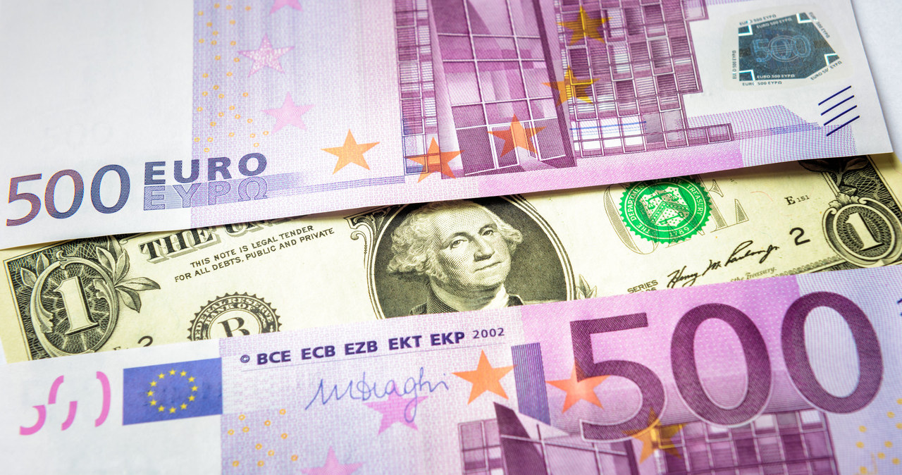 Ile kosztują euro, dolar i frank we wtorek wieczorem? /123RF/PICSEL