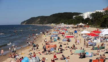 Ile kosztują wakacje nad polskim morzem, a ile nad Adriatykiem? Porównaliśmy ceny