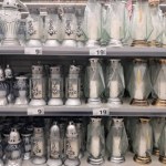 Ile kosztują znicze w 2025 r.? Oto ceny w sieciach handlowych