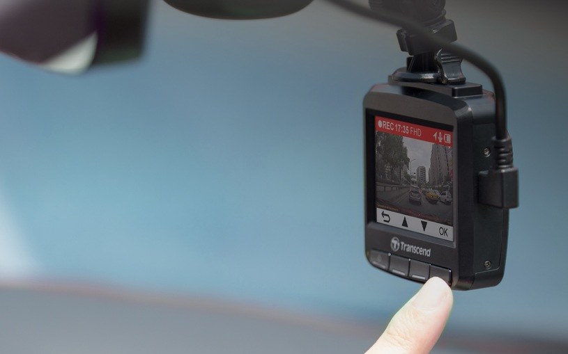 Ile kosztuje dobra kamera samochodowa do wideorejestracji jazdy. /INTERIA.PL