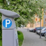 Ile kosztuje parkowanie w miastach?