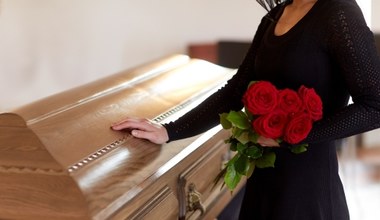 Ile kosztuje pogrzeb w 2023 roku? Tyle zapłacisz za pochówek bliskiego