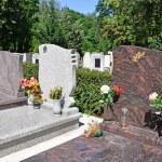 Ile kosztuje pomnik granitowy? Tyle trzeba wydać na nagrobek w 2026 roku