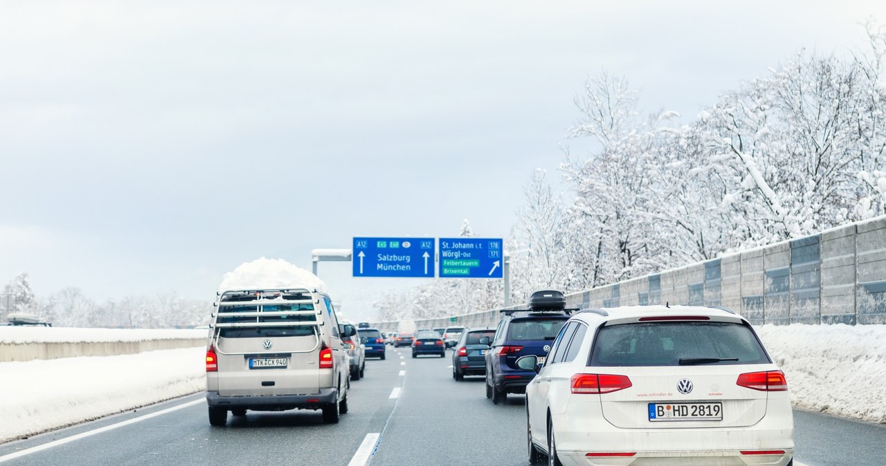 Ile kosztuje winieta w Austrii? Można je kupić jeszcze przed wyjazdem w Polsce. /123RF/PICSEL