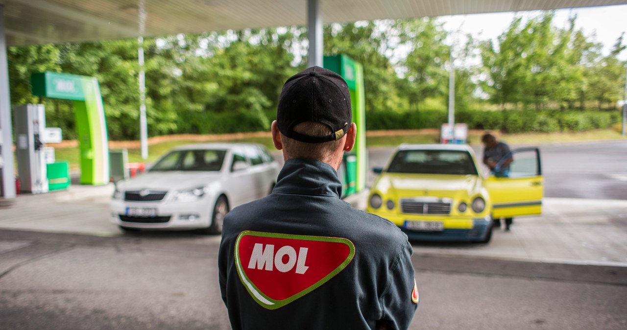 Ile może kosztować paliwo na Węgrzech? Tyle, ile powie rząd... /Getty Images