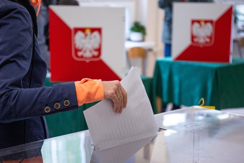 Ile można zarobić pracując w obwodowej komisji wyborczej? /Piotr Hukalo /East News