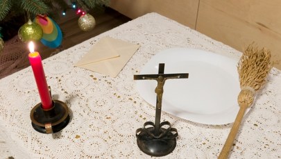 Ile należy dać księdzu do koperty? Wyjaśniamy