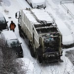 śmieciarka Ile naprawdę zarabia kierowca śmieciarki. Różnice są ogromne