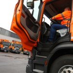 Ile naprawdę zarabia kierowca śmieciarki? Świetne płace to nie mit